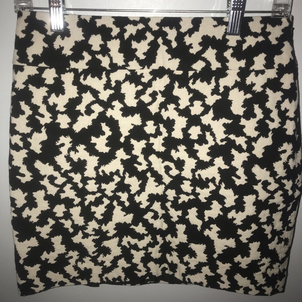 The LOFT. Print skirt.